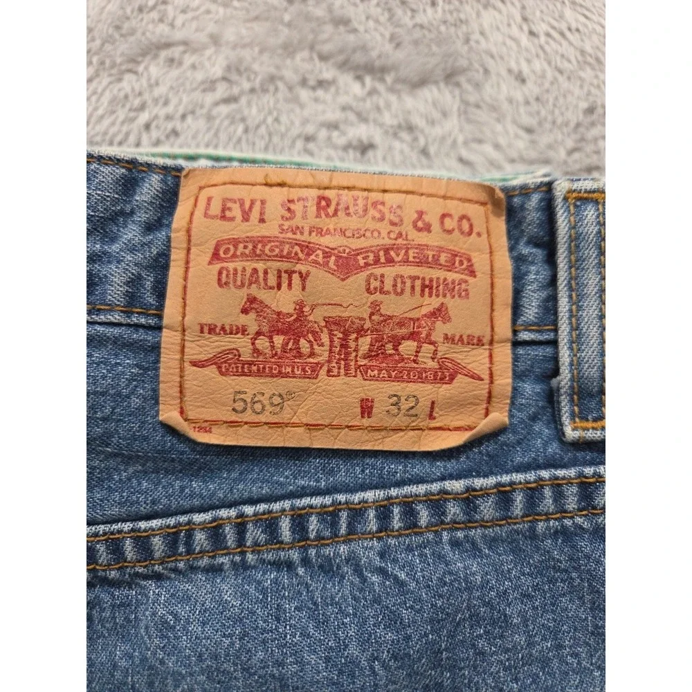 Levis 569 Denim Shorts 2006 Vintage Men's Loose Straight Fit Blue  Size 32x10